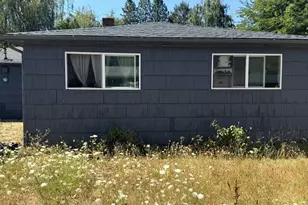 621 Irving Dr, Myrtle Creek, OR 97457 - Photo 1