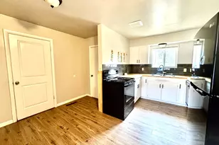 621 Irving Dr, Myrtle Creek, OR 97457 - Photo 8