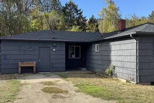 621 Irving Dr, Myrtle Creek, OR 97457 - Photo 1