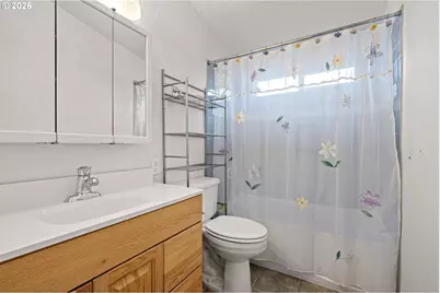 808 N 10th St, Cottage Grove, OR 97424 - Photo 14