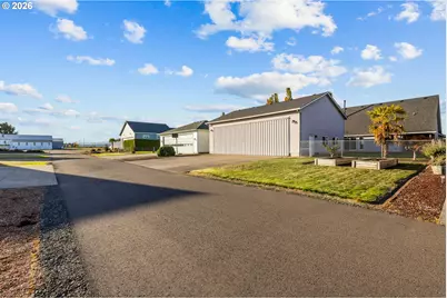 731 Aeronca St, Independence, OR 97351 - Photo 36