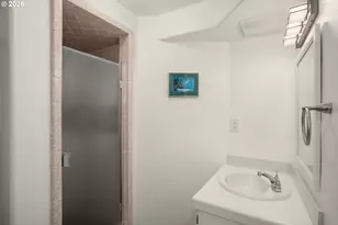 12040 NW Lovejoy St, Portland, OR 97229 - Photo 20