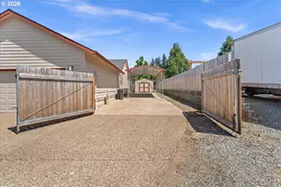 20014 Augusta Dr, Oregon City, OR 97045 - Photo 4
