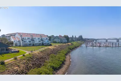 129 N Hayden Bay Dr #BLDG  F, Portland, OR 97217 - Photo 2