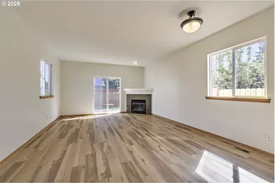 8806 N Fiske Ave, Portland, OR 97203 - Photo 2