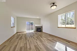 8806 N Fiske Ave, Portland, OR 97203 - Photo 2