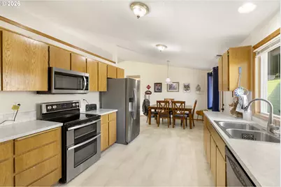 247 SW Manzanita St, McMinnville, OR 97128 - Photo 16