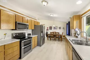 247 SW Manzanita St, McMinnville, OR 97128 - Photo 16