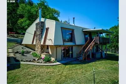 331 Hemlock Ln, Roseburg, OR 97471 - Photo 8