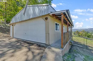 331 Hemlock Ln, Roseburg, OR 97471 - Photo 10