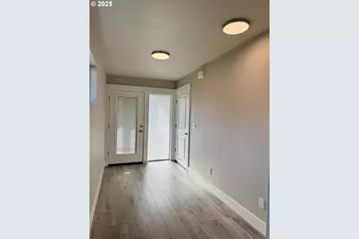 158 SE Mosher Ave, Roseburg, OR 97470 - Photo 2