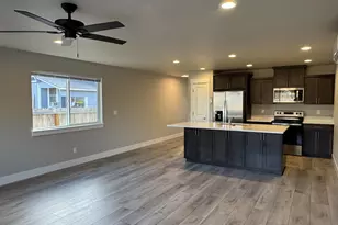 158 SE Mosher Ave, Roseburg, OR 97470 - Photo 4