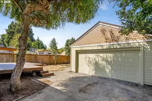 1725 N Sumner St, Portland, OR 97217 - Photo 46