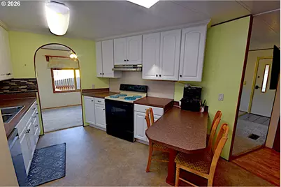 569 S 51st Pl, Springfield, OR 97478 - Photo 2