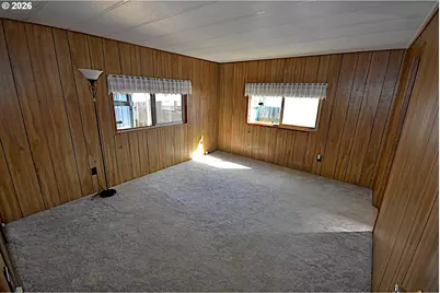 569 S 51st Pl, Springfield, OR 97478 - Photo 8