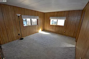 569 S 51st Pl, Springfield, OR 97478 - Photo 8