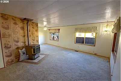 569 S 51st Pl, Springfield, OR 97478 - Photo 4