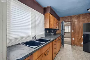 4382 NE 88th Ave, Portland, OR 97220 - Photo 8