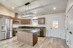 127 SW Nye Ave, Pendleton, OR 97801 - Photo 8