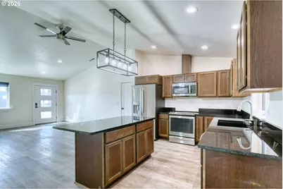 127 SW Nye Ave, Pendleton, OR 97801 - Photo 6