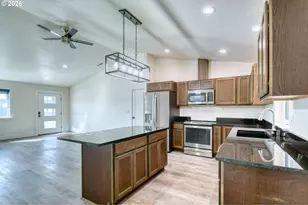 127 SW Nye Ave, Pendleton, OR 97801 - Photo 6
