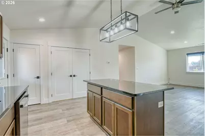 127 SW Nye Ave, Pendleton, OR 97801 - Photo 12