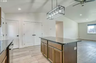 127 SW Nye Ave, Pendleton, OR 97801 - Photo 12