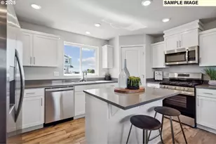 728 Merriott Ln, Woodburn, OR 97071 - Photo 4