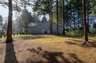 705 NW Highland Cir, Waldport, OR 97394 - Photo 4