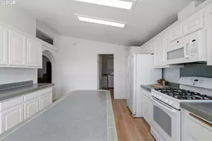 3220 Crescent Ave, Eugene, OR 97408 - Photo 16