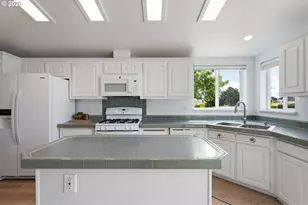 3220 Crescent Ave, Eugene, OR 97408 - Photo 14