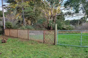 303 13th St SW, Bandon, OR 97411 - Photo 4