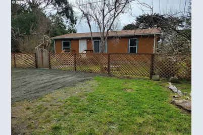 303 13th St SW, Bandon, OR 97411 - Photo 1