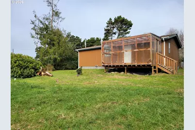 303 13th St SW, Bandon, OR 97411 - Photo 8