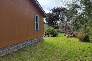 303 13th St SW, Bandon, OR 97411 - Photo 10