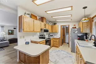 1199 N Terry St, Eugene, OR 97402 - Photo 12