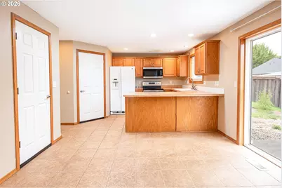 572 Royal Tern Ave, Halsey, OR 97348 - Photo 10