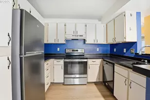 5059 Foothills Dr, Lake Oswego, OR 97034 - Photo 12