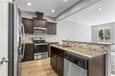 12130 SW Pond Ln, Tigard, OR 97224 - Photo 6