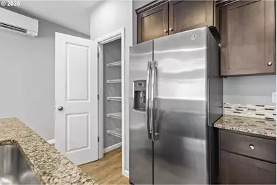 12130 SW Pond Ln, Tigard, OR 97224 - Photo 8