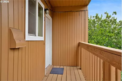 1260 10th St #11, Florence, OR 97439 - Photo 2