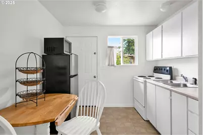 1260 10th St #11, Florence, OR 97439 - Photo 6