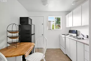 1260 10th St, Florence, OR 97439 - Photo 6