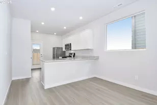 1136 Parkside Ave, Woodburn, OR 97071 - Photo 6