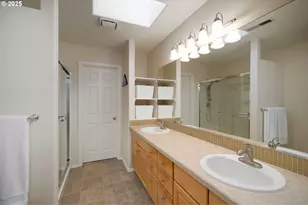 8654 NE Rockspring St, Hillsboro, OR 97006 - Photo 28