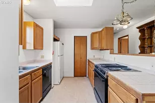 387 E Linden Way, Heppner, OR 97836 - Photo 8