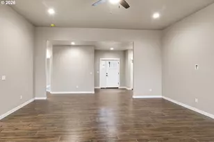 909 Durham Ave, Sutherlin, OR 97479 - Photo 8