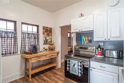 334 NE Nash St, Roseburg, OR 97470 - Photo 16