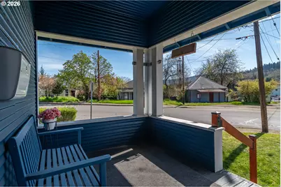 334 NE Nash St, Roseburg, OR 97470 - Photo 4