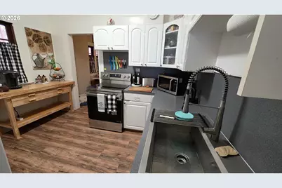 334 NE Nash St, Roseburg, OR 97470 - Photo 14